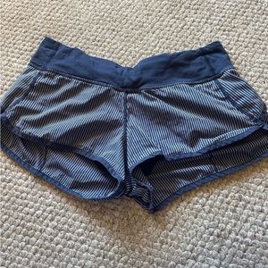 lululemon athletica womens speed up shorts navy stripe size 6 2.5”